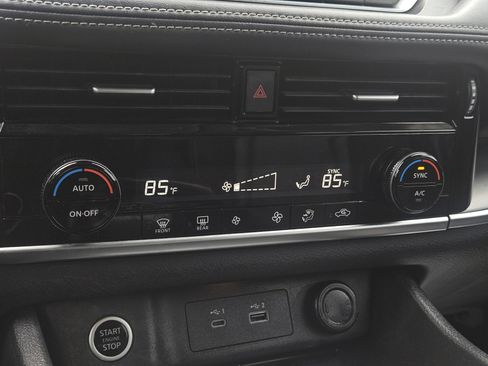 Used 2022 Nissan Rogue SV image 24