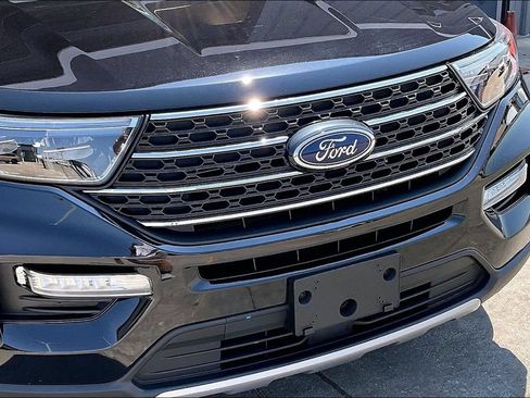Used 2024 Ford Explorer XLT w/ Equipment Group 202A AWD/4WD image 31