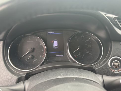 Used 2018 Nissan Rogue SV FWD image 11