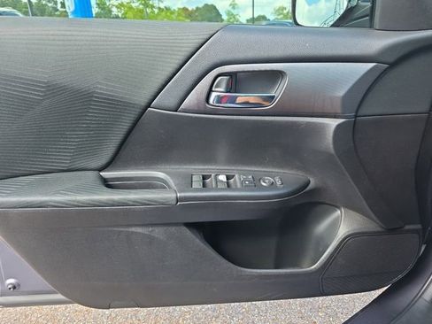 Used 2015 Honda Accord LX image 17