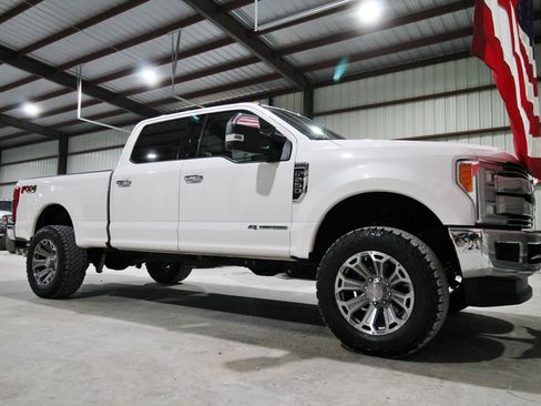 Used 2018 Ford F250 Lariat w/ Lariat Ultimate Package AWD/4WD image 15