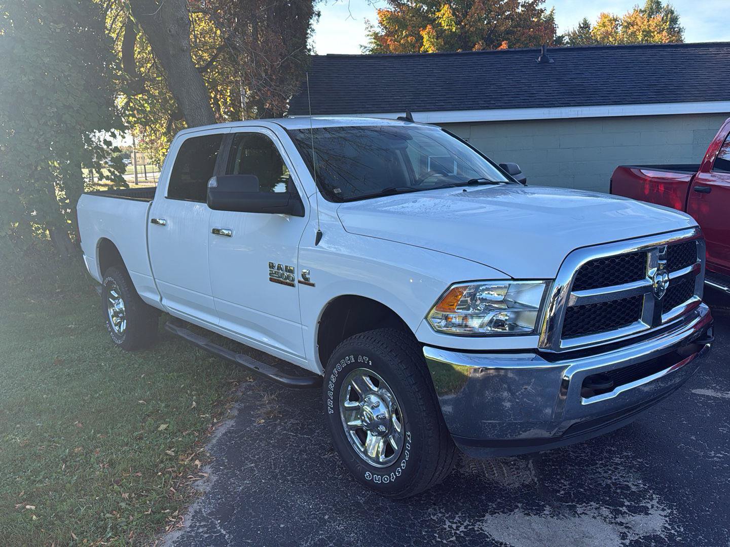 Used 2018 RAM 2500 SLT AWD/4WD image 2