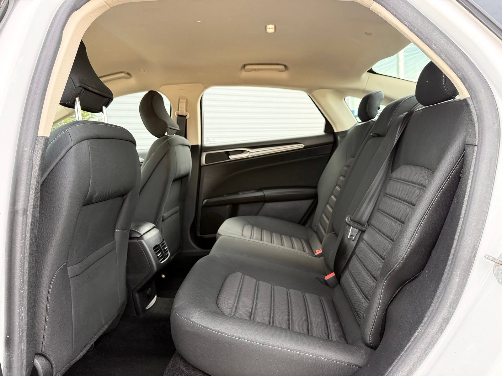 Used 2019 Ford Fusion SE FWD image 13