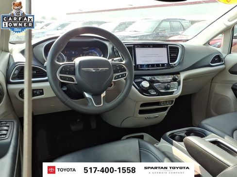 Used 2024 Chrysler Pacifica Touring-L FWD image 13