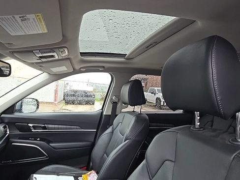 Used 2024 Kia Telluride SX w/ Towing Package AWD/4WD image 10