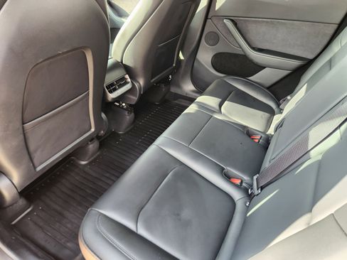 Used 2025 Tesla Model Y Long Range image 38