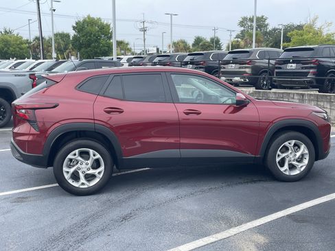 Used 2025 Chevrolet Trax LS w/ LS Convenience Package FWD image 14