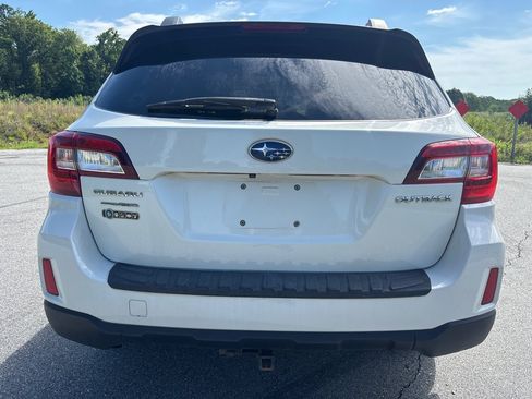 Used 2015 Subaru Outback 2.5i Premium AWD/4WD image 4