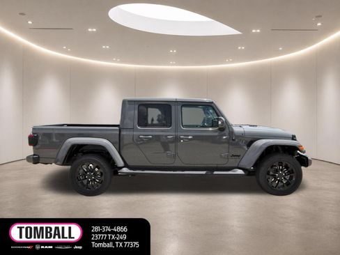 Used 2023 Jeep Gladiator Overland AWD/4WD image 8