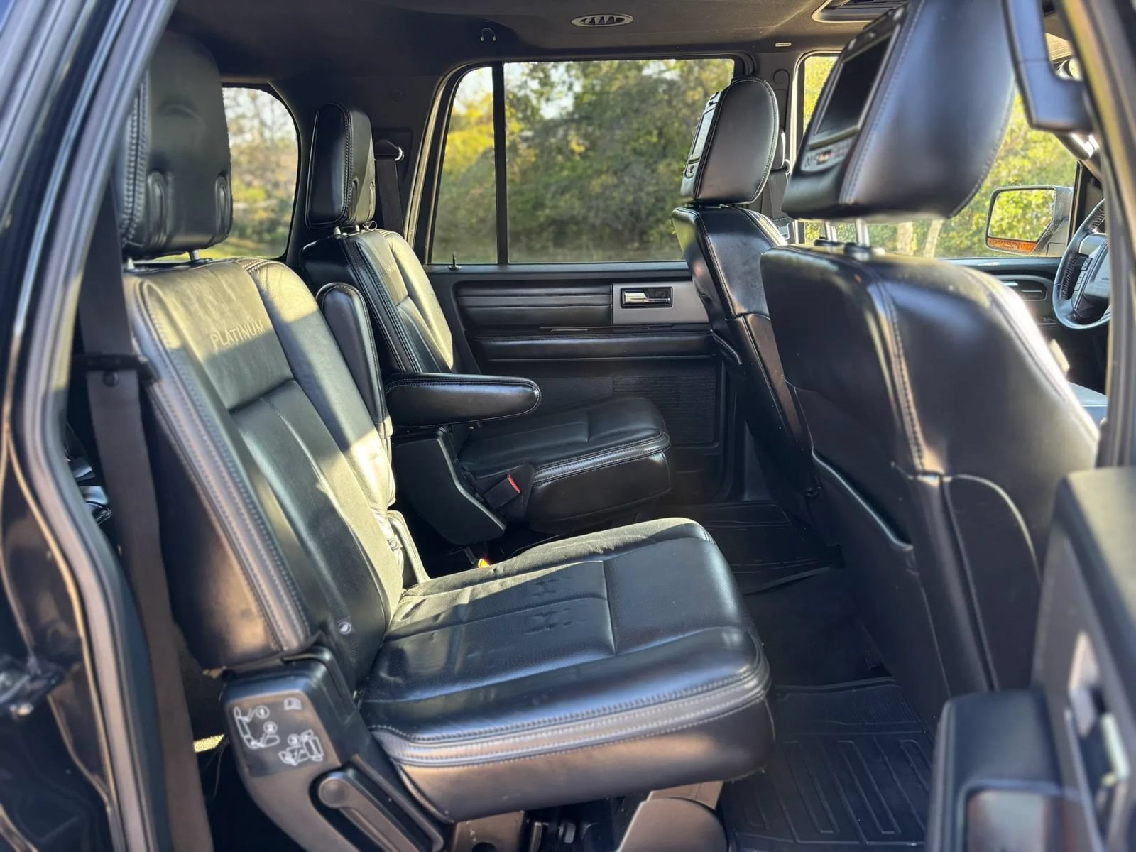 Used 2015 Ford Expedition EL Platinum AWD/4WD image 11