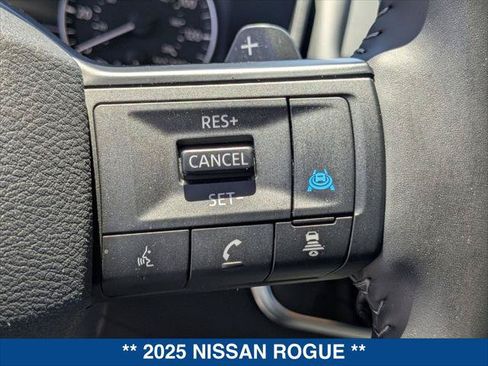 Used 2025 Nissan Rogue SV FWD image 15