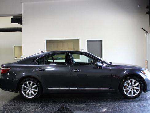 Used 2007 Lexus LS 460 RWD image 2