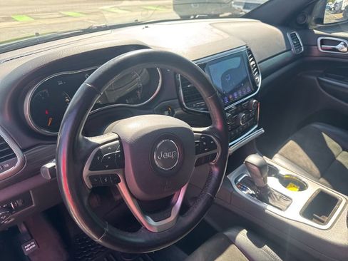 Used 2019 Jeep Grand Cherokee Altitude AWD/4WD image 10
