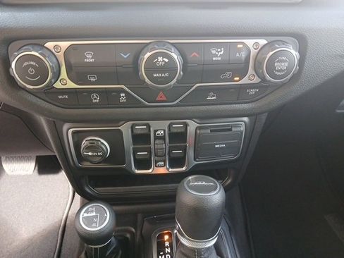 New 2025 Jeep Gladiator Sport image 30