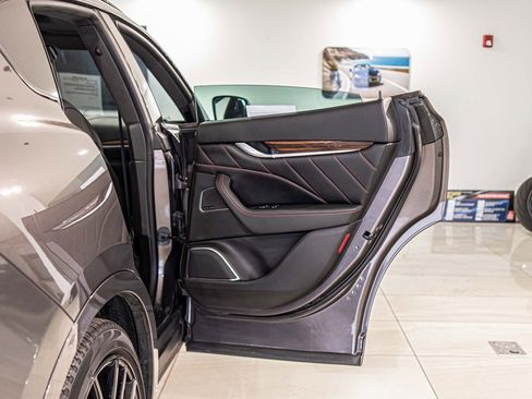 Used 2019 Maserati Levante S GranSport image 42