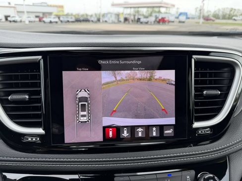 New 2026 Chrysler Pacifica Select w/ S Appearance Package FWD image 22