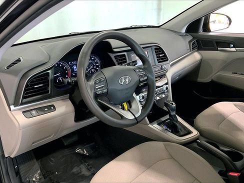 Used 2020 Hyundai Elantra SE FWD image 14