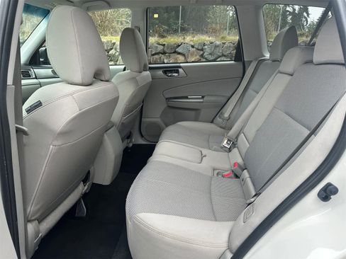 Used 2011 Subaru Forester 2.5X Premium w/ All-Weather Pkg image 10