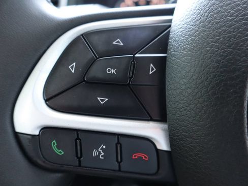 Used 2020 Jeep Renegade Latitude FWD image 29
