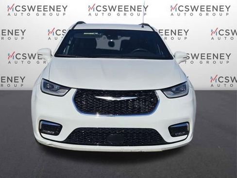 Used 2022 Chrysler Pacifica Touring image 8