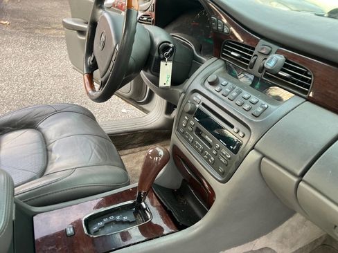 Used 2002 Cadillac De Ville DTS w/ Premium Equipment Pkg image 29