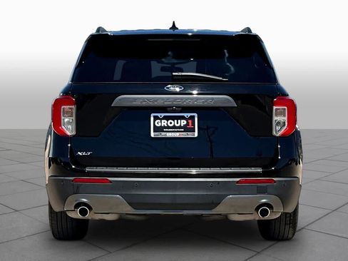 Certified 2022 Ford Explorer XLT w/ Equipment Group 202A RWD image 5