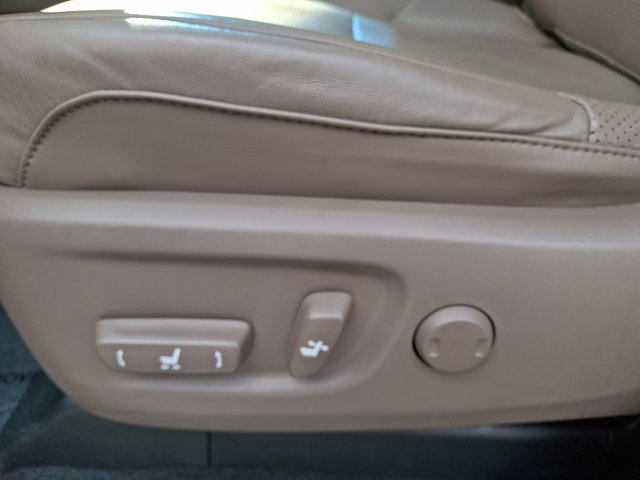 Certified 2023 Lexus GX 460 Luxury w/ Sport Design Package AWD/4WD image 15