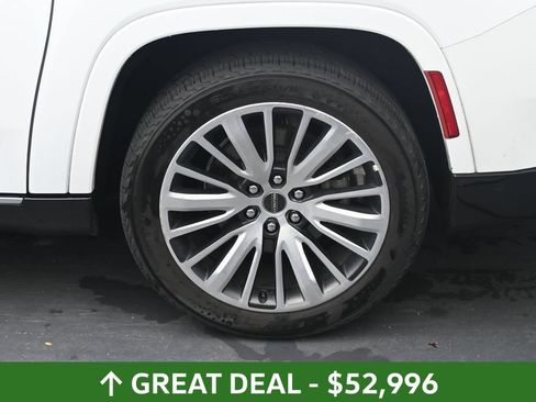 Used 2024 Jeep Grand Wagoneer L Series III AWD/4WD image 15