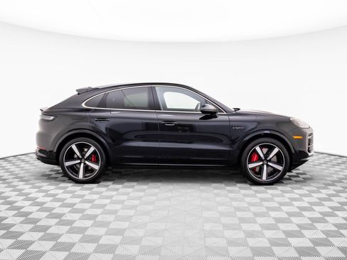 New 2025 Porsche Cayenne Turbo image 7