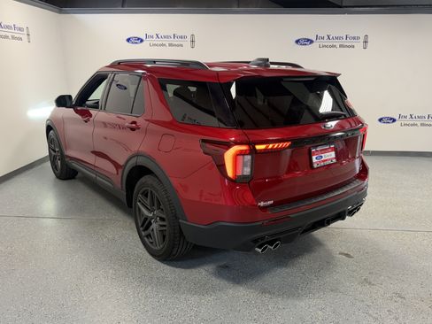 Used 2025 Ford Explorer ST AWD/4WD image 32