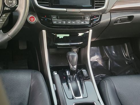 Used 2017 Honda Accord Touring image 19