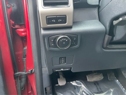 Used 2022 Ford F250 Lariat w/ Black Appearance Package image 13