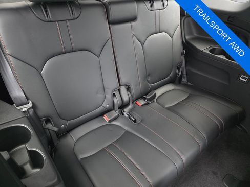 Used 2025 Honda Pilot TrailSport image 29
