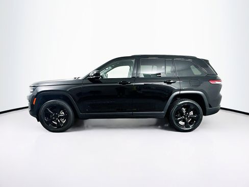 Used 2023 Jeep Grand Cherokee Altitude image 4