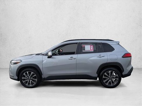 Used 2024 Toyota Corolla Cross XLE image 9