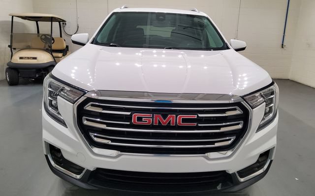 Used 2024 GMC Terrain SLT FWD image 3