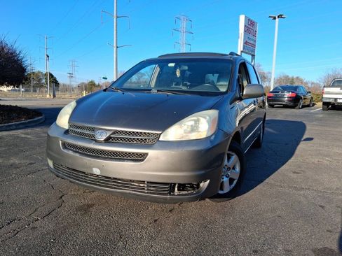 Used 2004 Toyota Sienna XLE image 1