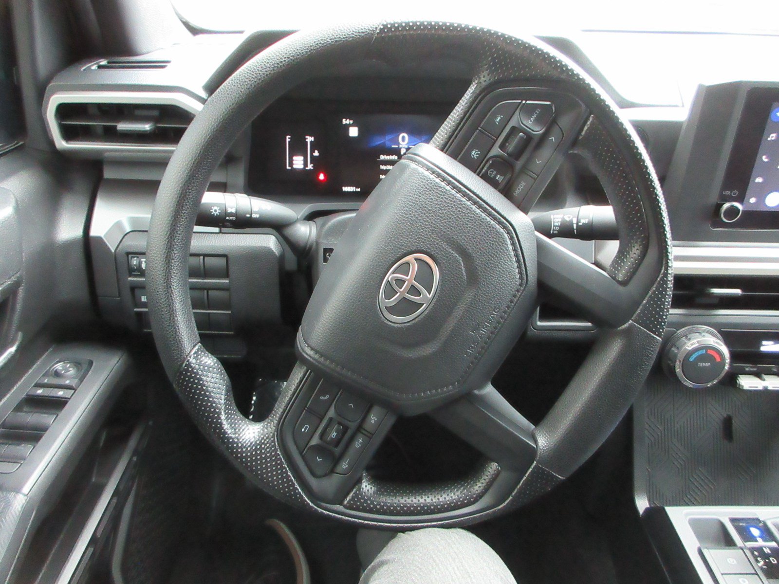 Used 2025 Toyota Tacoma SR5 AWD/4WD image 33