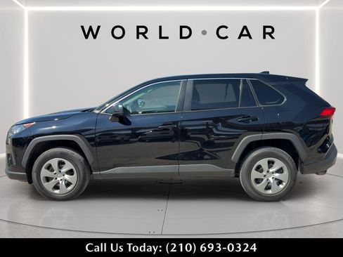 Used 2022 Toyota RAV4 LE image 6