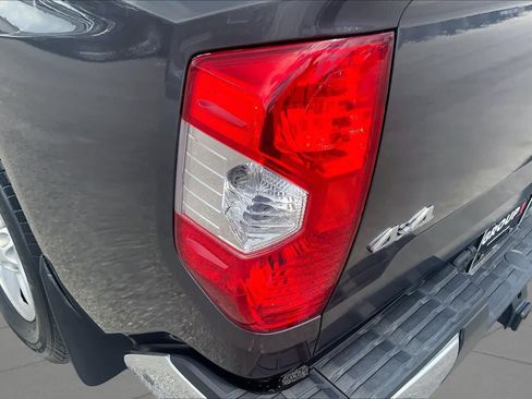 Used 2015 Toyota Tundra SR5 w/ SR5 Upgrade Package AWD/4WD image 29