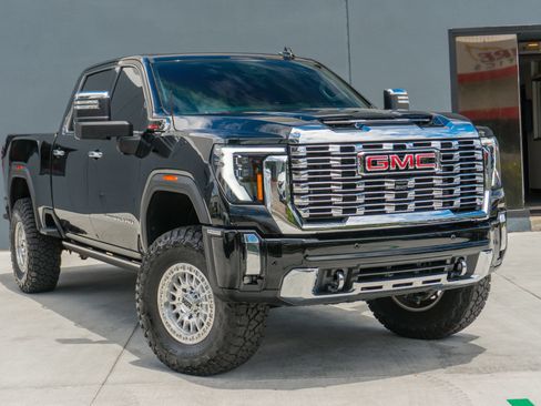 Used 2025 GMC Sierra 2500 Denali w/ Denali Reserve Package AWD/4WD image 5