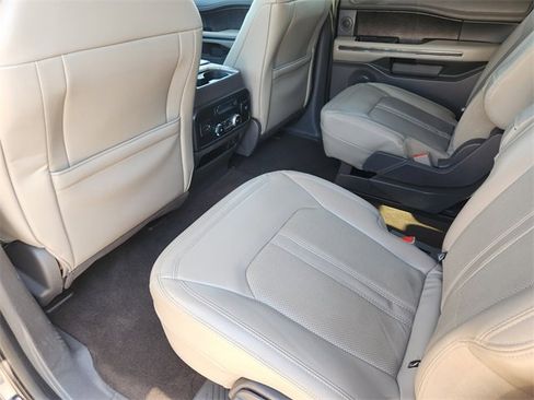 Used 2021 Ford Expedition Limited image 12