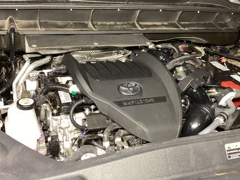 Certified 2023 Toyota Highlander XLE image 23