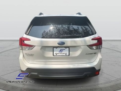 Used 2022 Subaru Forester Premium image 7