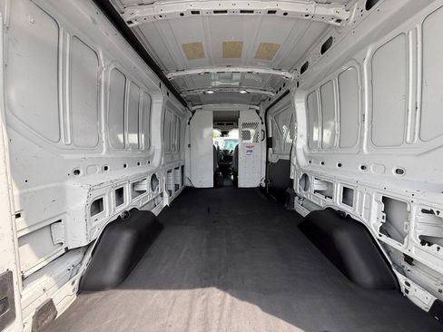 Used 2019 Ford Transit 250 148 Medium Roof RWD image 9