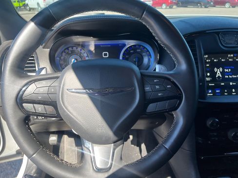 Used 2022 Chrysler 300 S image 9