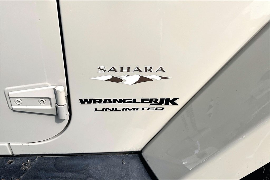 Used 2018 Jeep Wrangler Unlimited Sahara w/ Connectivity Group AWD/4WD image 25