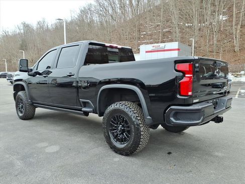 Used 2026 Chevrolet Silverado 2500 ZR2 w/ LPO, Dark Essentials Package image 8