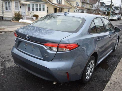 Used 2025 Toyota Corolla LE image 6