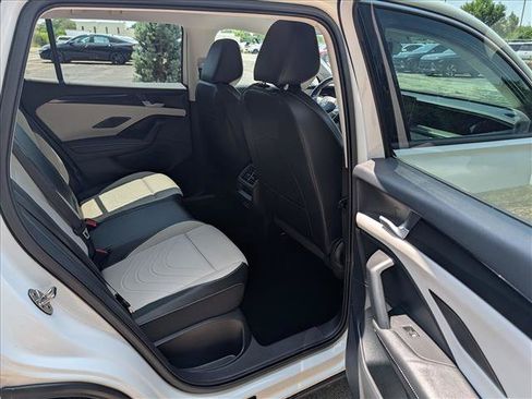 Certified 2025 Volkswagen Tiguan SE AWD/4WD image 14